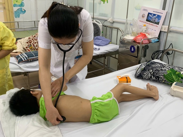 Những lưu ý về các dấu hiệu mắc bệnh lao phổi ở trẻ em